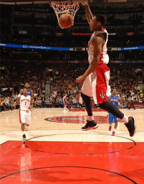 通过紧密的 通过紧密的