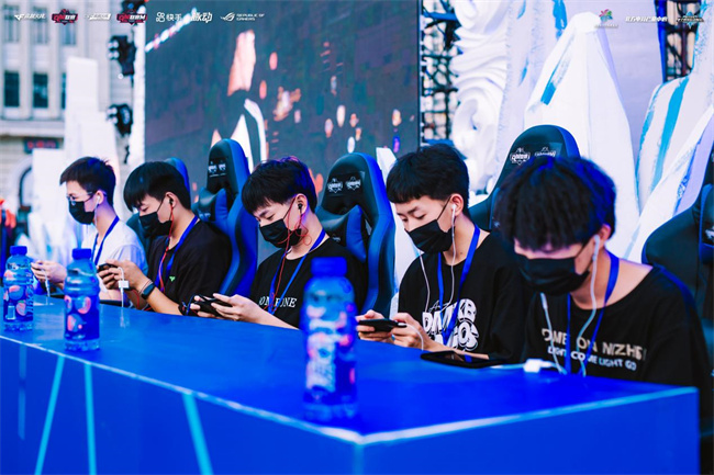 以及无与伦 以及无与伦